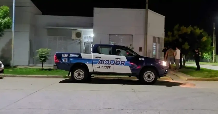 San Cristóbal: allanaron la casa y el comercio familiar del adolescente que mató a un alumno y dejó ocho heridos en la escuela