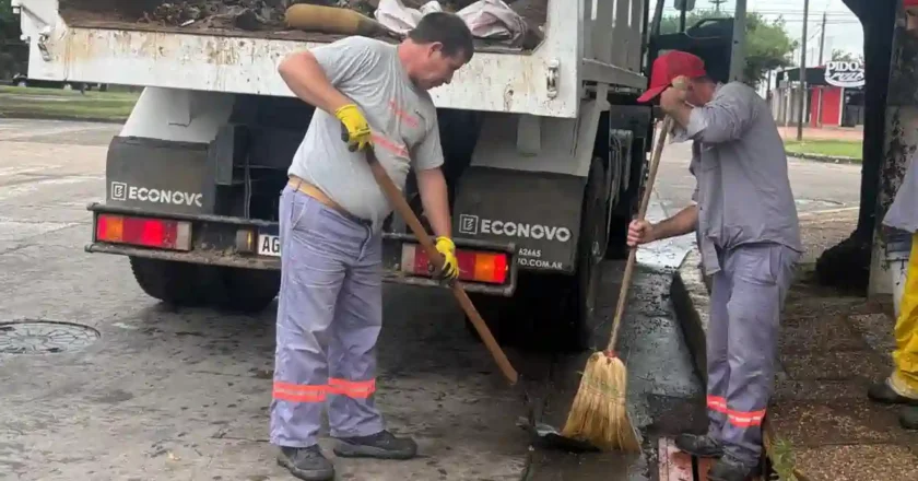Refuerzan la limpieza de desagües ante lluvias persistentes