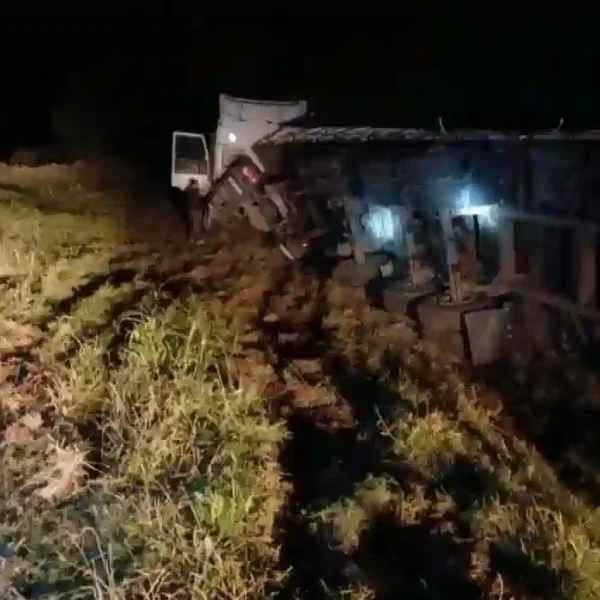 Siniestro vial en Ruta 34: un camión volcó a la altura de Lehmann