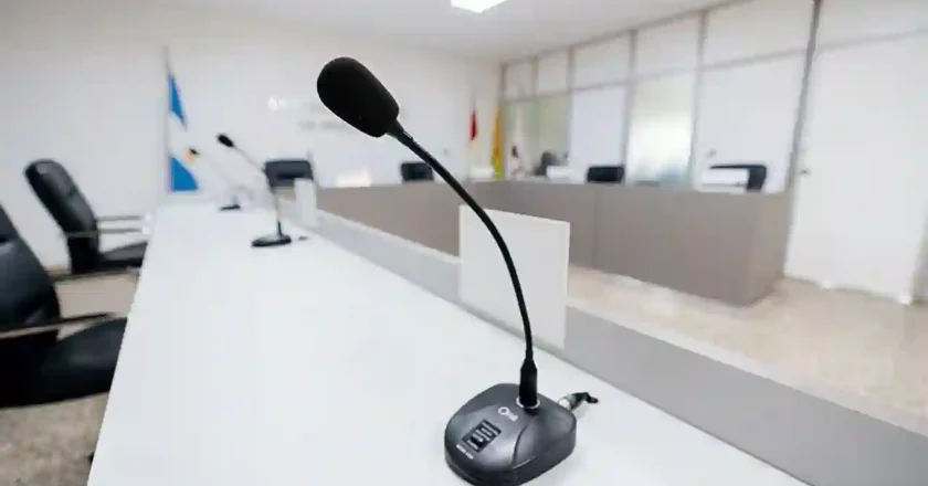 El Concejo Municipal aprobó una nueva Ordenanza para la regulación del servicio de alquiler de autos con chofer