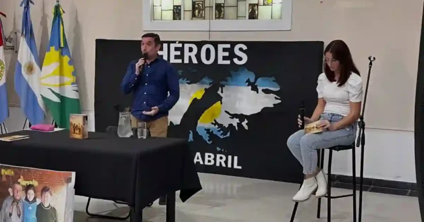 Presentación de “Raíces de amor” en la Casa de la Cultura