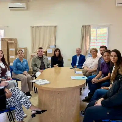 Importante encuentro entre concejales y autoridades educativas regionales