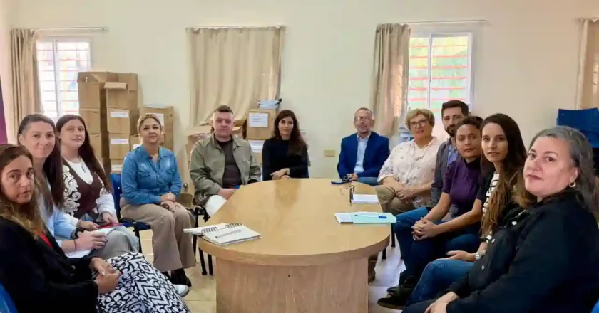 Importante encuentro entre concejales y autoridades educativas regionales