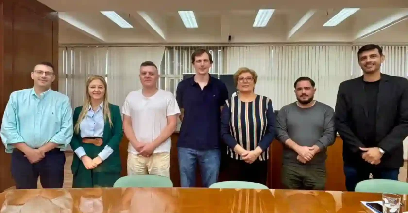 Alexis Gon presentó en el Concejo su proyecto internacional sobre prótesis robóticas