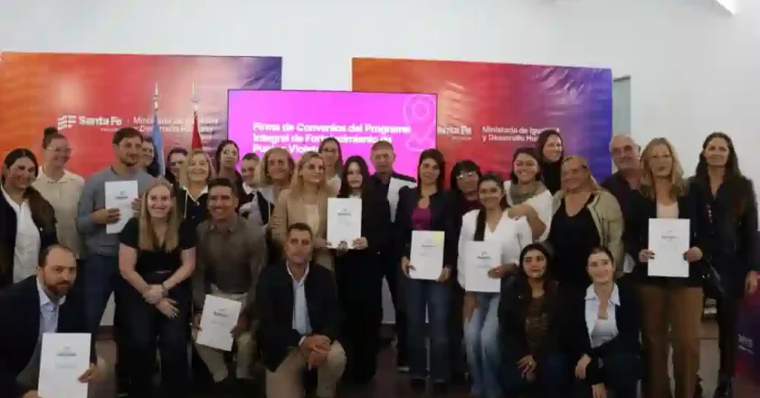 Provincia firmó convenios para fortalecer los Puntos Violetas en todo el territorio