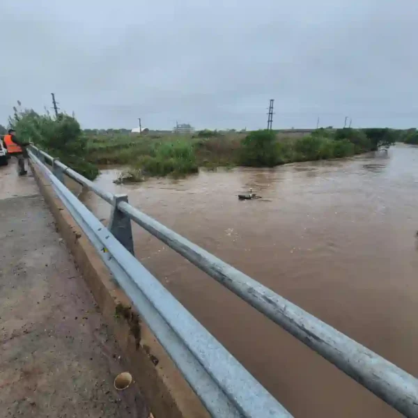 Río Salado: tras el pico de crecida por lluvias extremas, el Gobierno Provincial registra una baja y la altura del río comienza a normalizarse