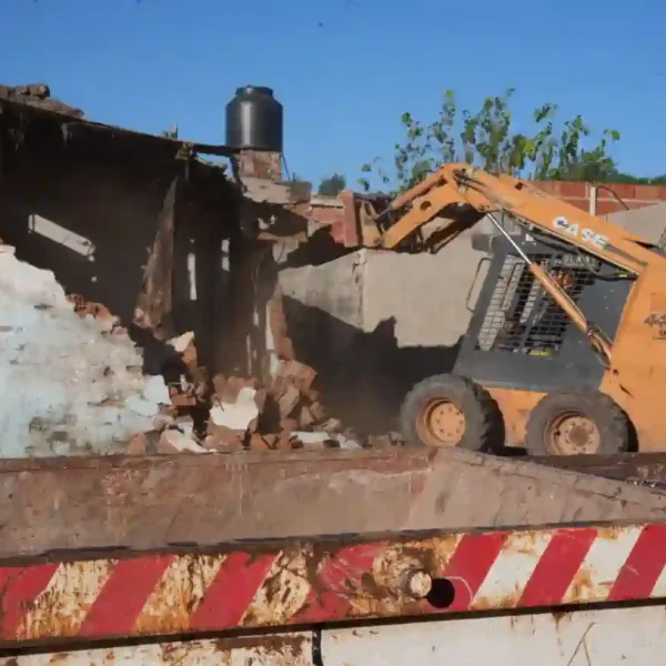 Demolieron una casa narco en Sunchales tras orden judicial