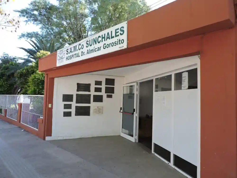 Sunchales: dos jóvenes heridos en un choque entre auto y moto 1 Sunchales: dos jóvenes heridos en un choque entre auto y moto