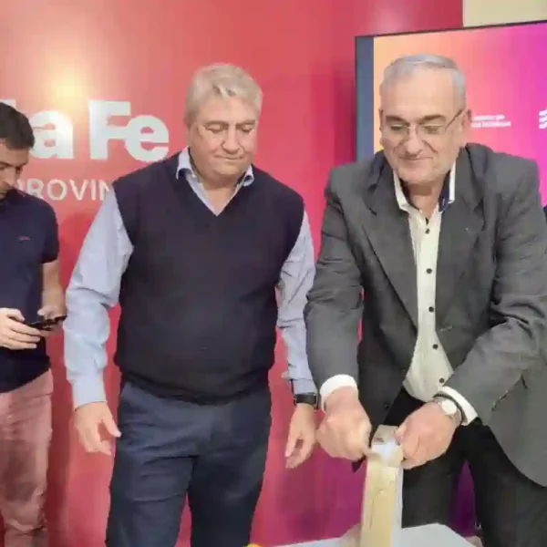 Calvo participó de la apertura de ofertas para el mantenimiento de rutas provinciales en el departamento Castellanos