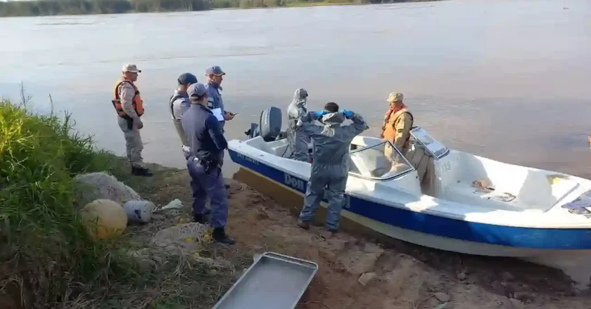 Hallaron muerto a un joven en el río Paraná: investigan un posible homicidio