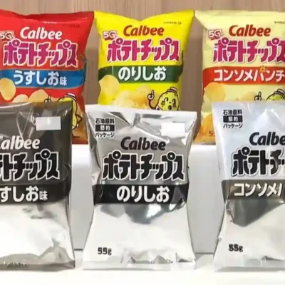 Japón imprime paquetes de snacks en blanco y negro por falta de tinta