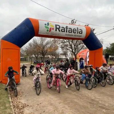 ”Ciclismo en los Barrios” reunió a más de 50 chicos en barrio Mora