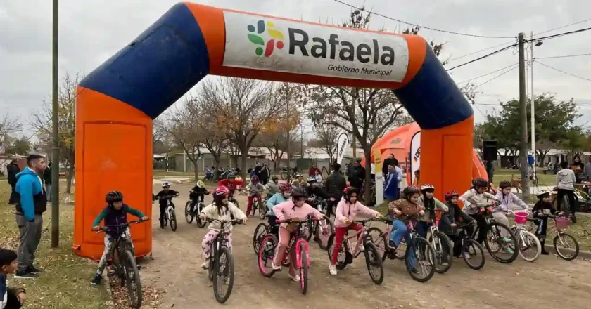 ”Ciclismo en los Barrios” reunió a más de 50 chicos en barrio Mora