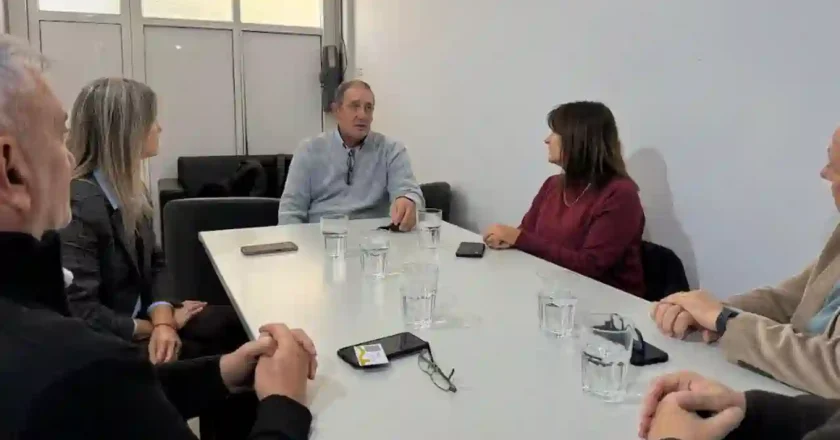 Alcides Calvo y Héctor Perotti se reunieron con funcionarios de Litoral Gas para dialogar sobre la posibilidad de que el gas natural llegue a Bella Italia