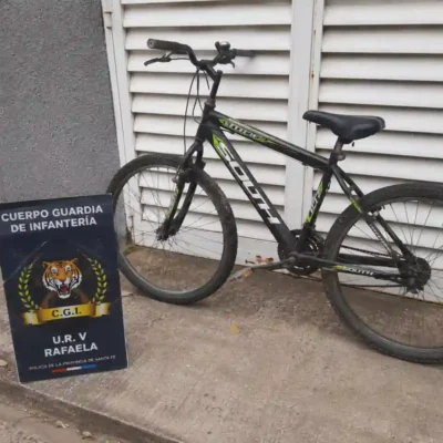 Secuestro de bicicleta abandonada en calle Falucho, Rafaela
