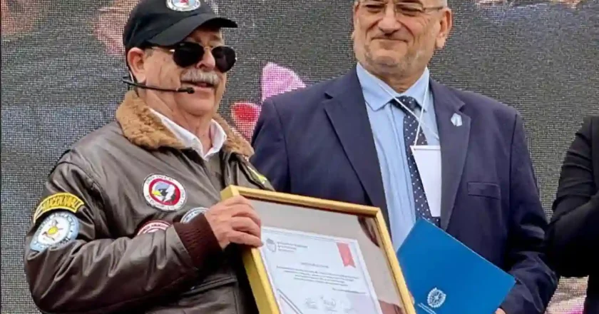 Es Ley el proyecto de Calvo que declara Patrimonio Histórico y Cultural al avión piloteado por Owen Crippa en Malvinas
