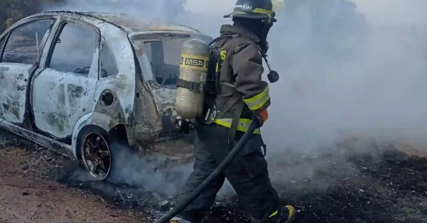 Rafaela: automóvil consumido por incendio en zona rural