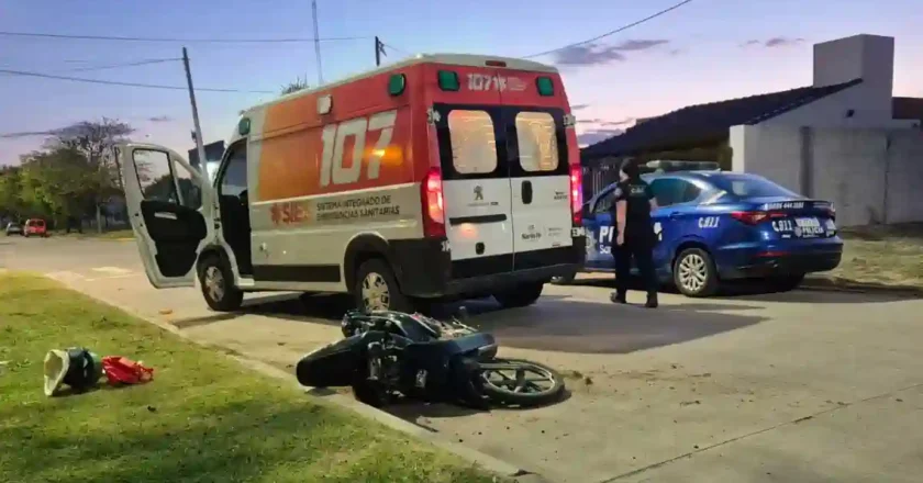 Accidente en Garibaldi y Paraguay: moto y auto chocaron en Rafaela