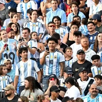 🎵 Error insólito en Texas: sonó Los Palmeras en lugar del Himno Nacional