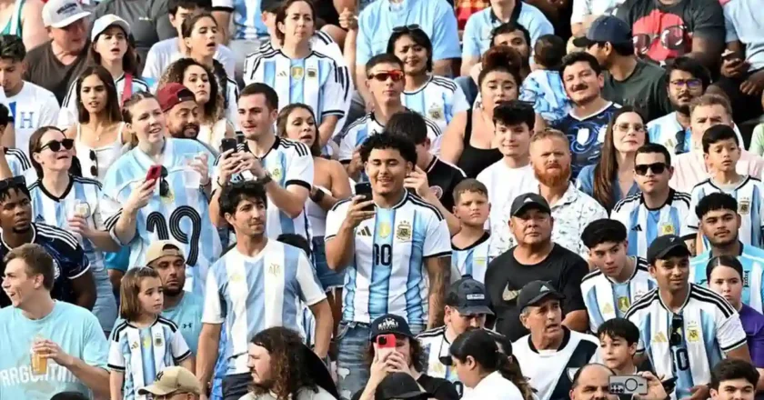 🎵 Error insólito en Texas: sonó Los Palmeras en lugar del Himno Nacional