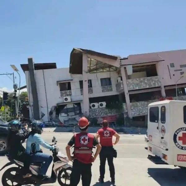 Terremoto de magnitud 7,8 en Filipinas: 15 muertos y más de 130 heridos