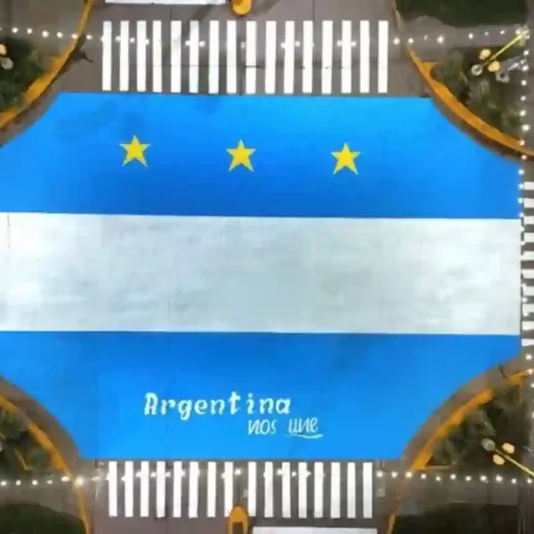 El Trébol: polémica por una bandera argentina pintada sobre una avenida