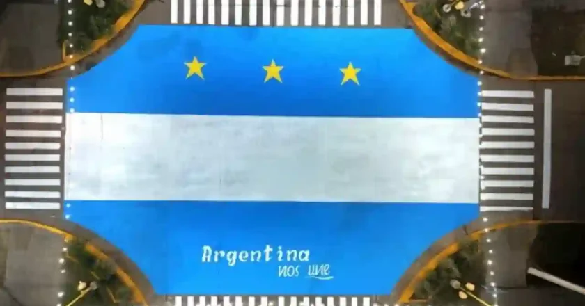 El Trébol: polémica por una bandera argentina pintada sobre una avenida