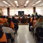 Ante un recinto colmado, el Concejo se comprometió a defender los puestos de trabajo