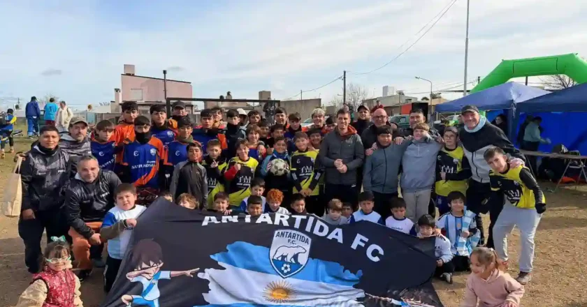 El Encuentro de Escuelitas Deportivas reunió a gran cantidad de niños y familias en barrio Antártida