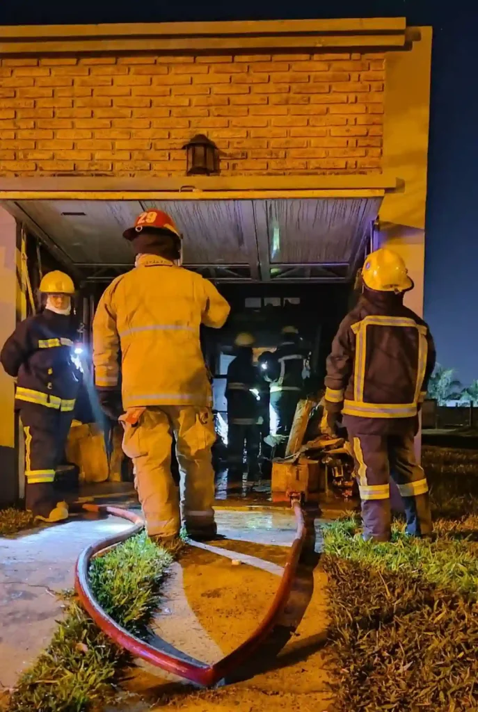 Incendio en una vivienda de Rafaela provocó importantes daños materiales 1 Incendio en una vivienda de Rafaela provocó importantes daños materiales
