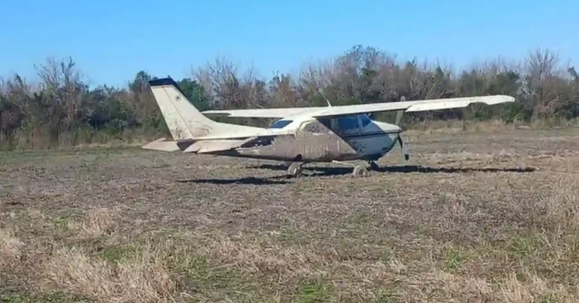 San Justo: hallaron una avioneta abandonada en un campo e investigan un posible vínculo con el narcotráfico