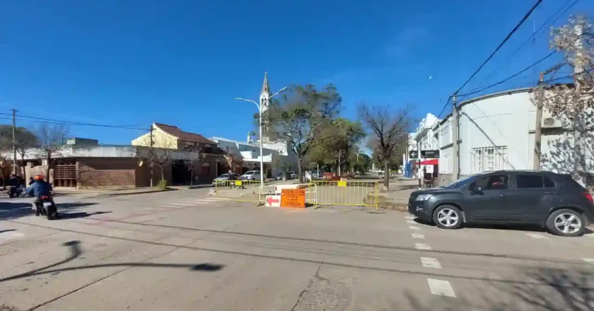 Corte de tránsito en Av. Belgrano por obra de recambio de cañerías cloacales