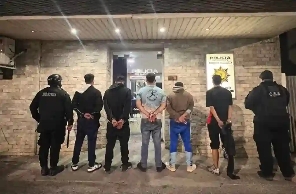 Cinco detenidos en el microcentro de Rafaela tras agredir a la policía con ladrillos 1 Cinco detenidos en el microcentro de Rafaela tras agredir a la policía con ladrillos