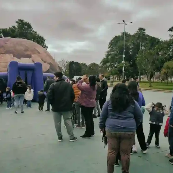 Gran convocatoria para la jornada del Planetario Móvil 360° en Humberto Primo