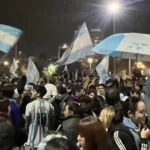 Inédita sanción para una mujer que agredió a un policía en los festejos de la Selección