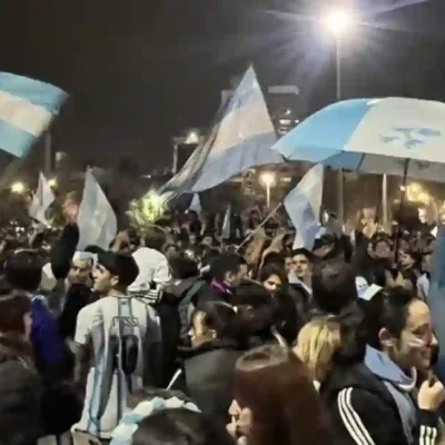 Inédita sanción para una mujer que agredió a un policía en los festejos de la Selección