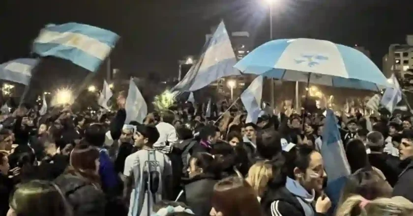 Inédita sanción para una mujer que agredió a un policía en los festejos de la Selección