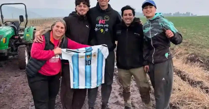 Dibu Martínez quedó varado en el barro y fue ayudado por una familia en Sierra de los Padres