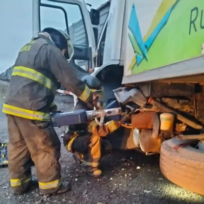 Accidente en Ruta 34: chocaron un camión y un tren en el cruce del INTA