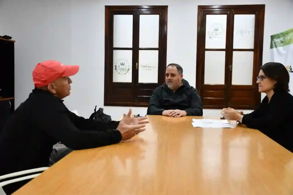 El municipio y Lácteos Seelisberg firmaron un convenio en beneficio de las escuelitas de fútbol 1 El municipio y Lácteos Seelisberg firmaron un convenio en beneficio de las escuelitas de fútbol