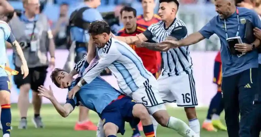 FIFA sancionó a Paredes y Molina tras la final del Mundial