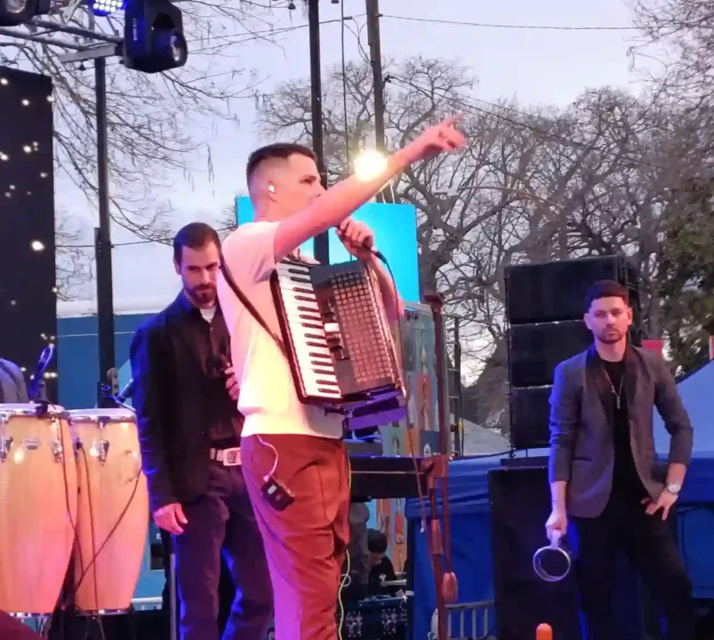 Rafaela: Germán Vega y La Onda brillaron en la ExpoRural 1 Rafaela: Germán Vega y La Onda brillaron en la ExpoRural
