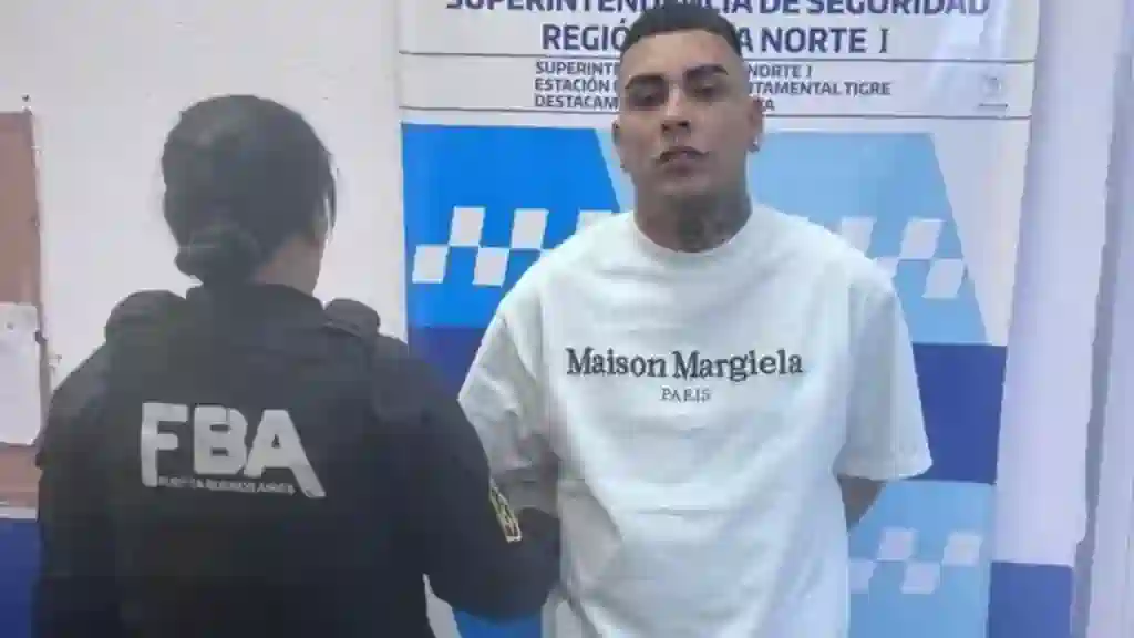 Detuvieron a Callejero Fino con un arma ilegal en Tigre 1 Detuvieron a Callejero Fino con un arma ilegal en Tigre