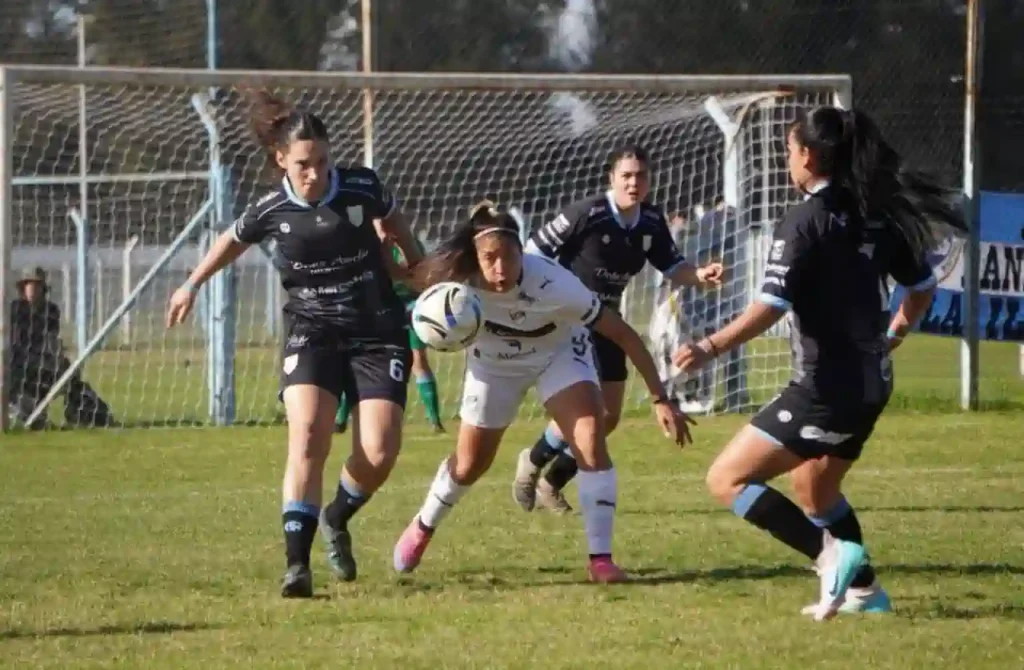 Femenino: Las chicas de Atlético no pudieron con el líder Platense 1 Femenino: Las chicas de Atlético no pudieron con el líder Platense