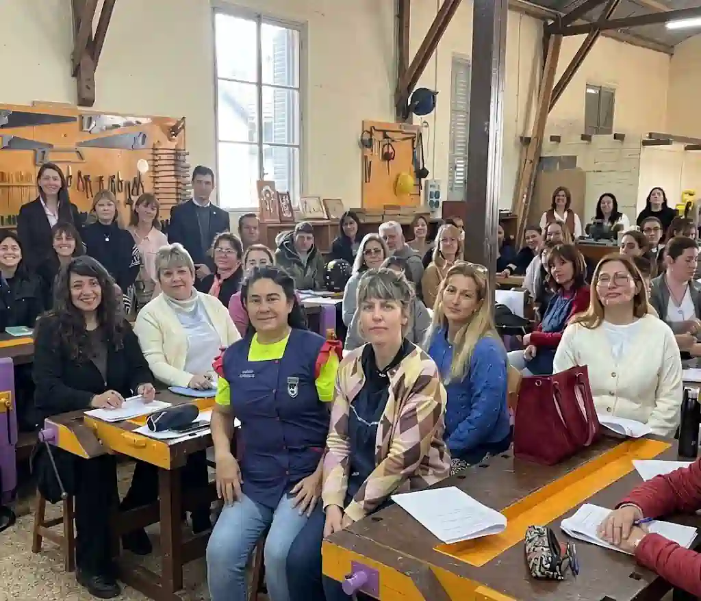 El Municipio entregó $95 millones del FAE para fortalecer a las escuelas de Rafaela 1 El Municipio entregó $95 millones del FAE para fortalecer a las escuelas de Rafaela