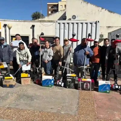 Rafaela: entregaron herramientas a ex lavacoches para trabajar