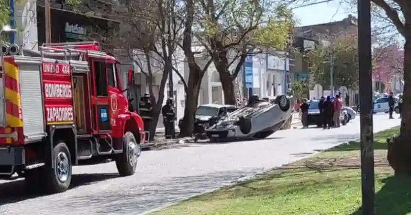 Vuelco en Bv. Lehmann: una mujer resultó herida en Rafaela