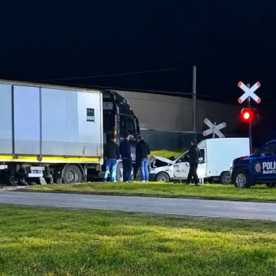 Tren chocó a una camioneta en un paso a nivel y complicó el tránsito en Rafaela