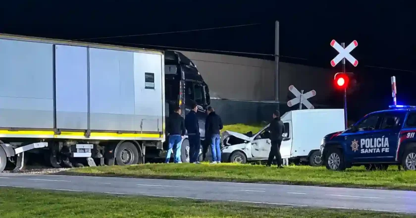 Tren chocó a una camioneta en un paso a nivel y complicó el tránsito en Rafaela