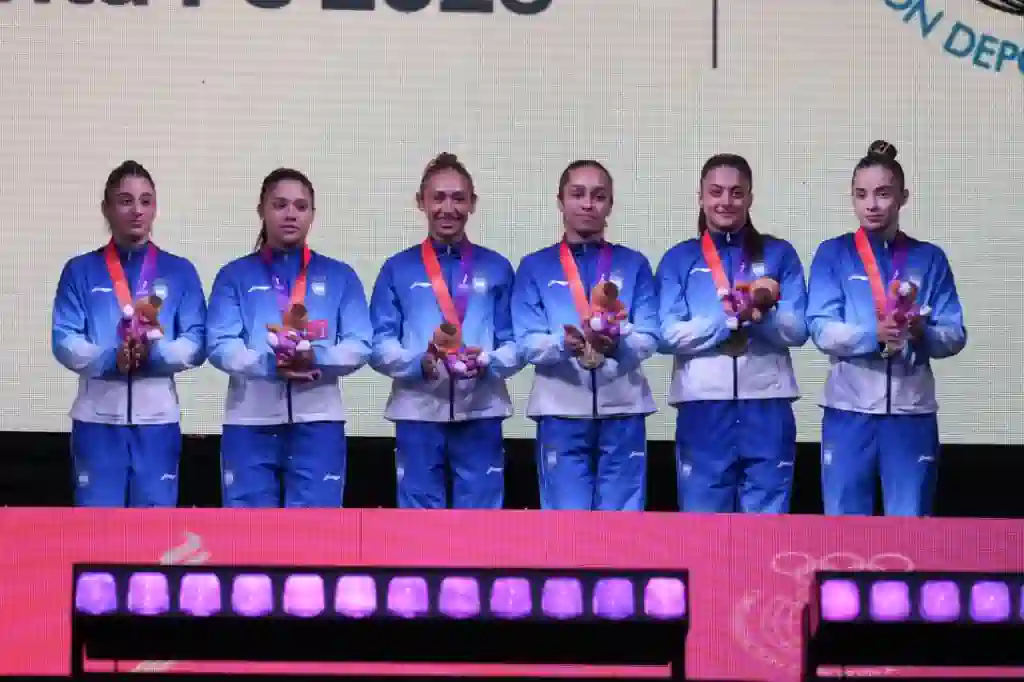 Argentina ganó el oro por equipos en gimnasia artística femenina y sumó dos medallas en el all around 1 Argentina ganó el oro por equipos en gimnasia artística femenina y sumó dos medallas en el all around